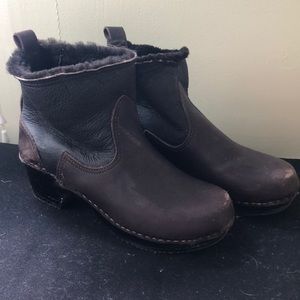 No. 6 shearling lined leather ankle boot clogs